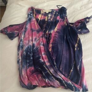 Tie die tank with off the shoulder sleeves.